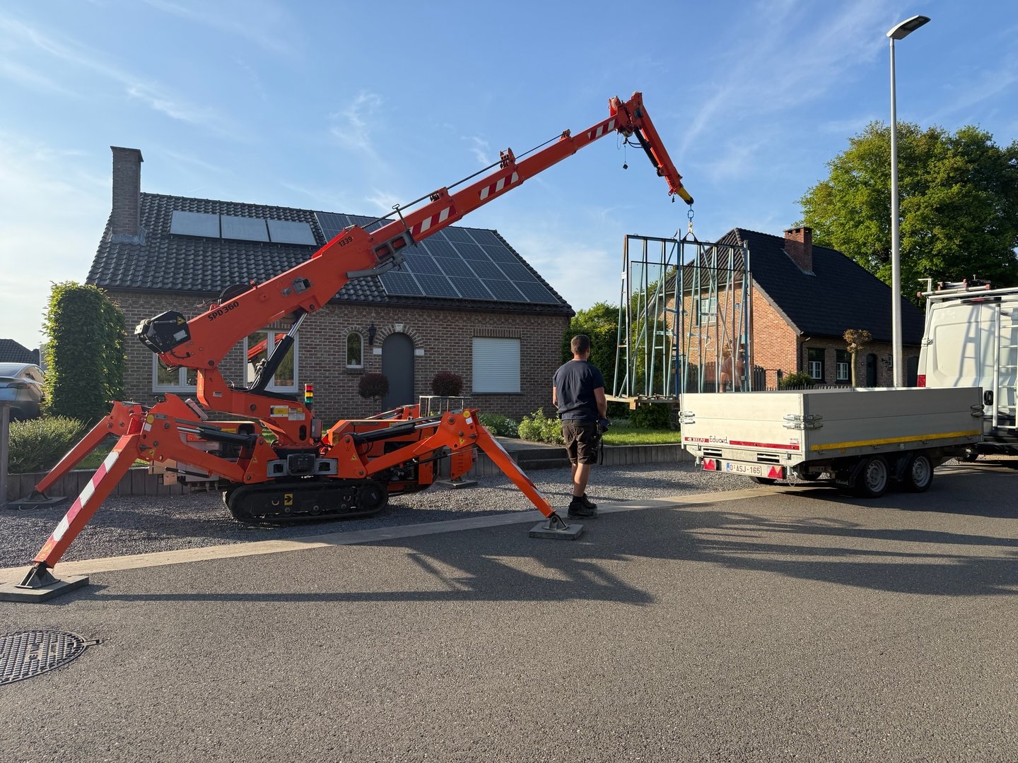 SPD360 Stabiliteit SPD360 kraan toont zijn stabiliteit tijdens precisie glasplaatsing